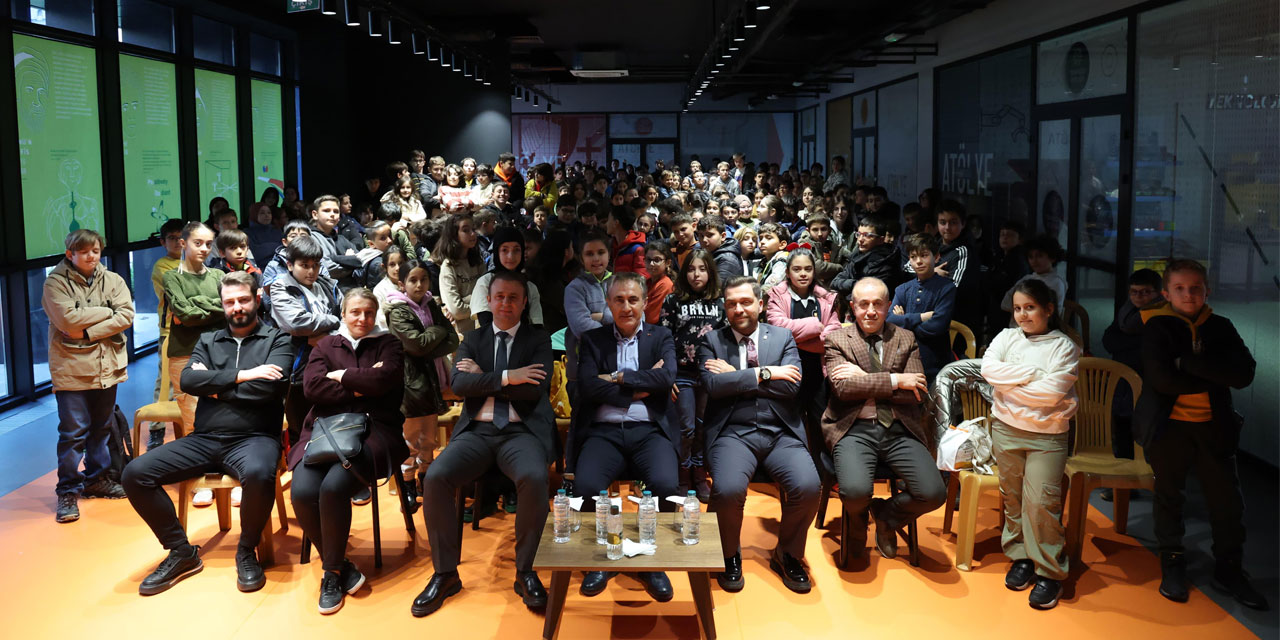 Özdemir Bayraktar Bilim Merkezi öğrencileri ağırladı