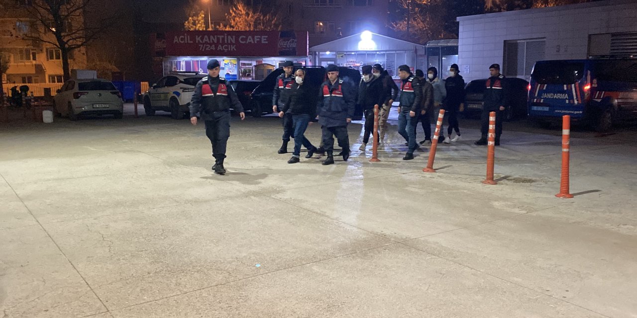 Bursa'da 13 kaçak göçmen yakalandı; 296 bin TL ceza kesildi