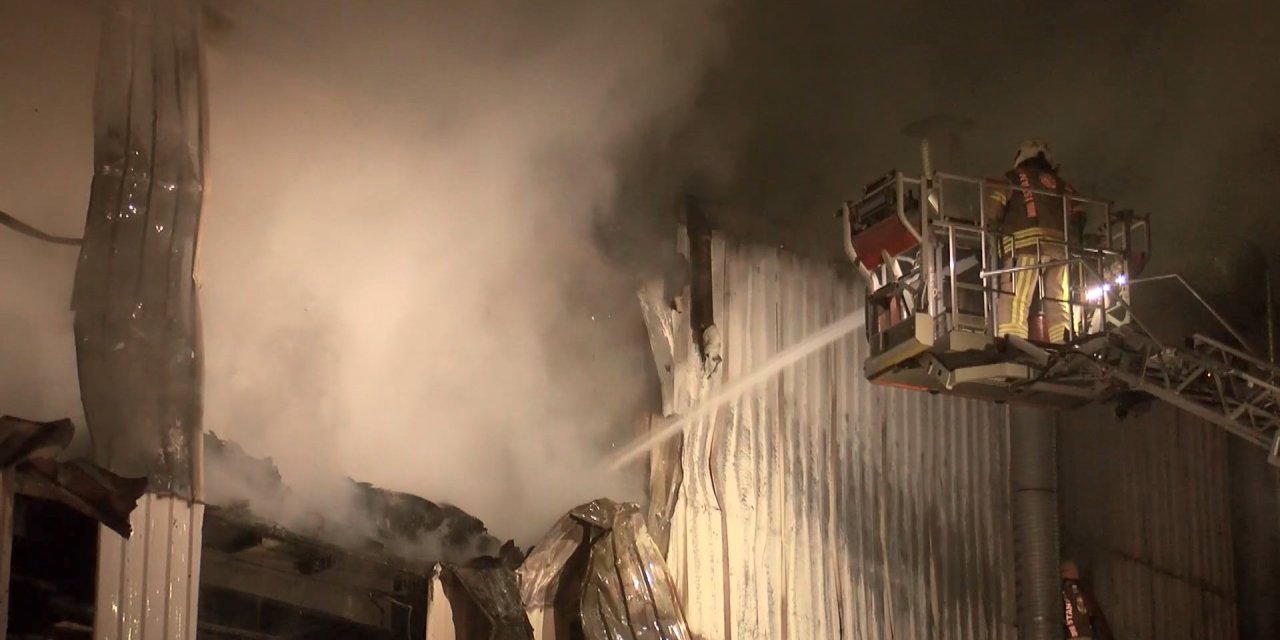 İstanbul-Esenyurt'ta fabrikada çıkan yangın söndürüldü