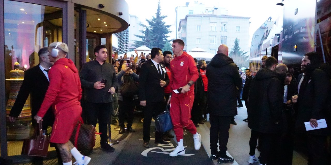 Galatasaray kafilesi Kayseri’de coşkuyla karşılandı