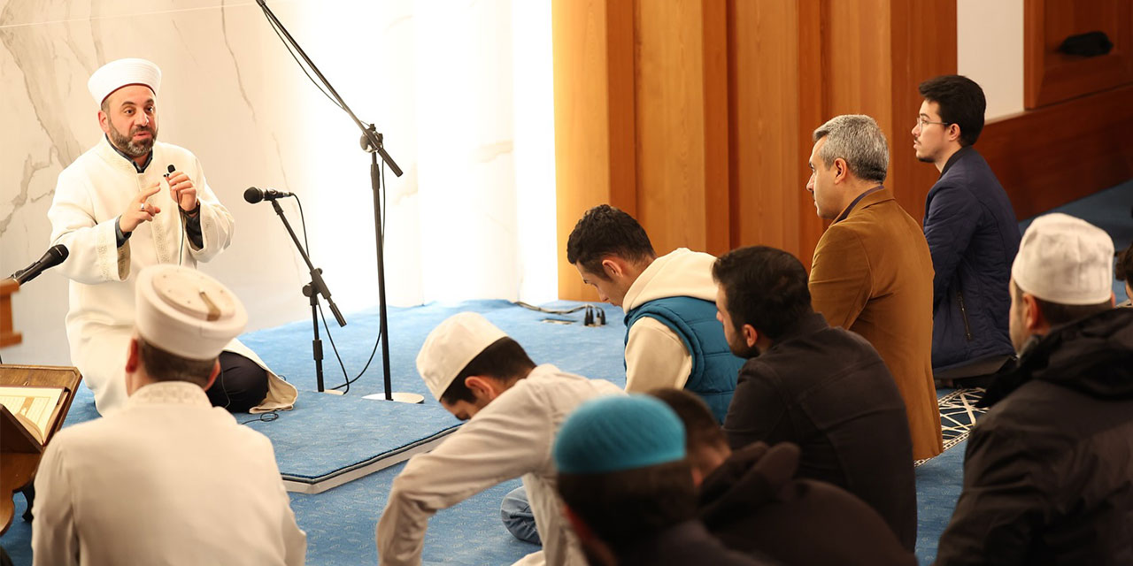 Yılın En Uzun Gecesinde Rize'de Gençler ‘Tefekkür’ Etkinliğinde Bir Araya Geldi