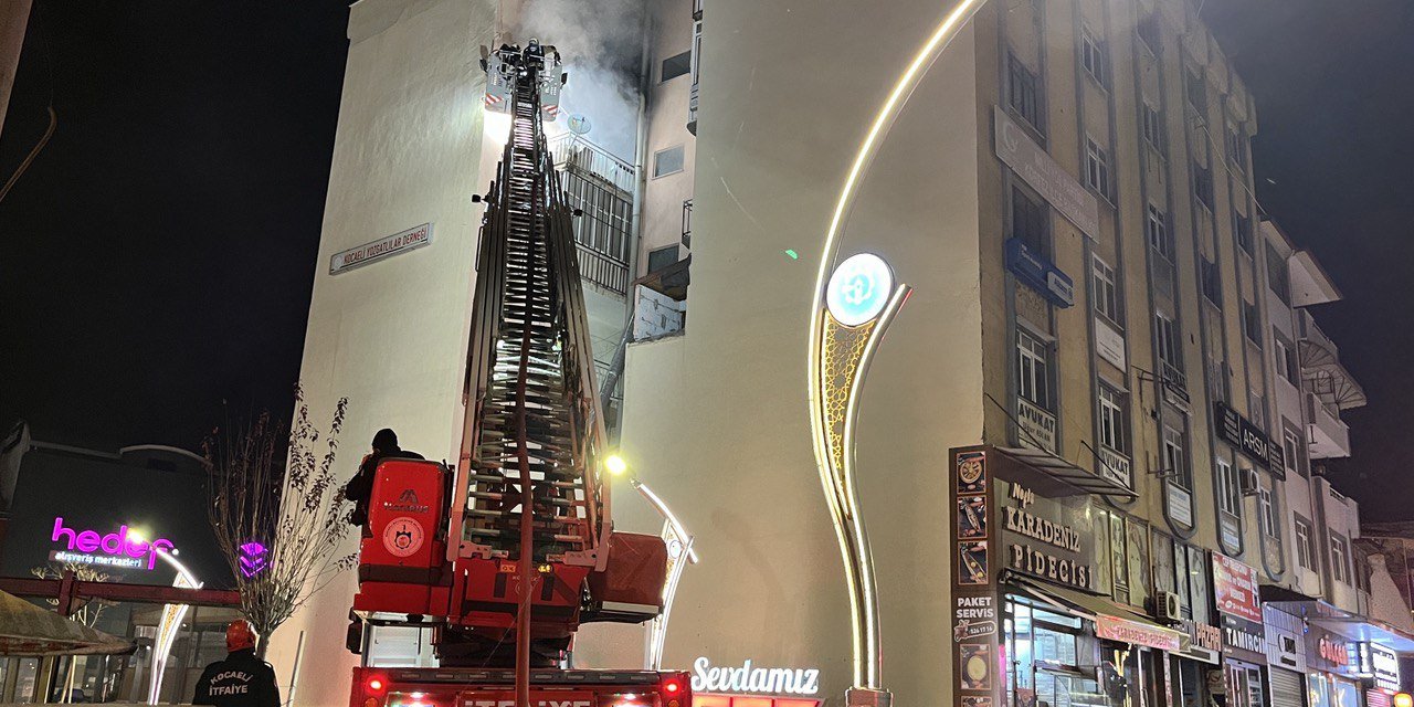 İş hanının 6’ıncı katında çıkan yangın söndürüldü