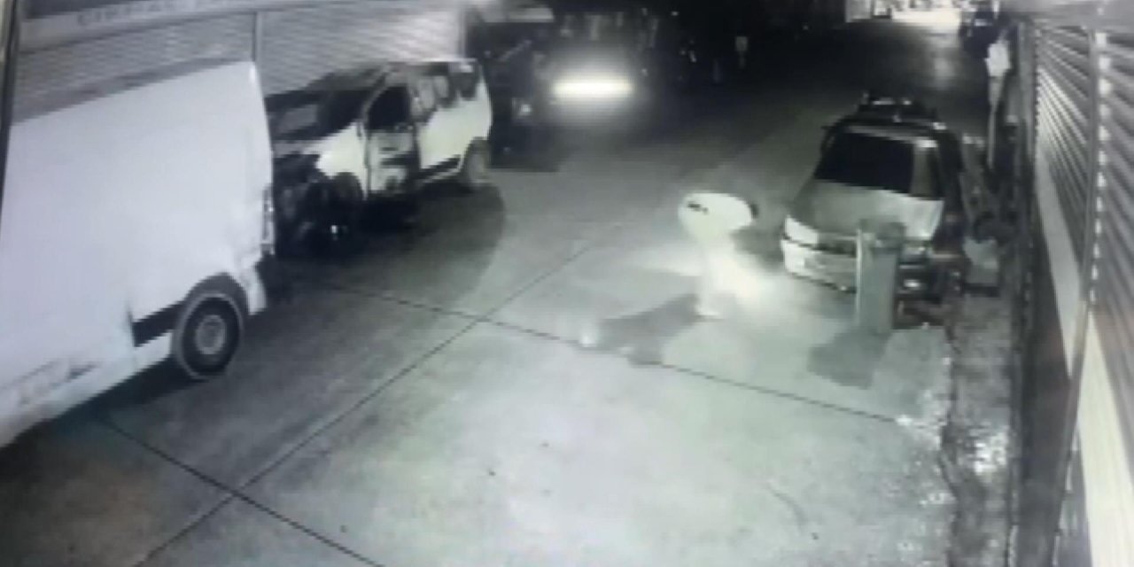 Başakşehir'de iş yeri ve otomobili ateşe verdi