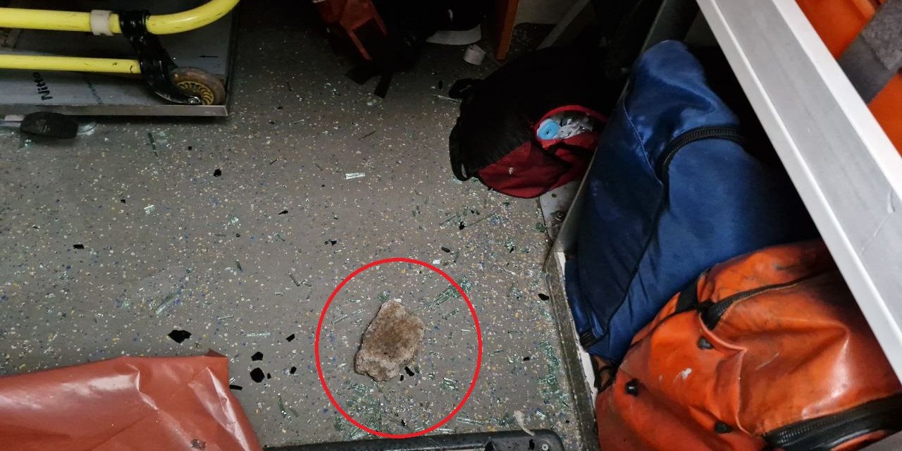 Bir yılda ambulanslarla 73 kez taşlı saldırıda bulundu