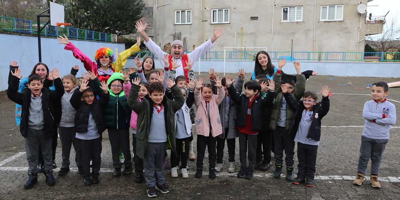 RİBEGEM Gönüllüleri Köy Okulunda Minik Yüreklere Dokundu