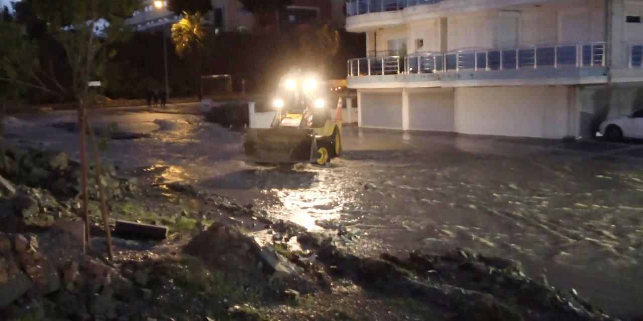 Antalya’da Şiddetli Yağış Su Baskınlarına Neden Oldu