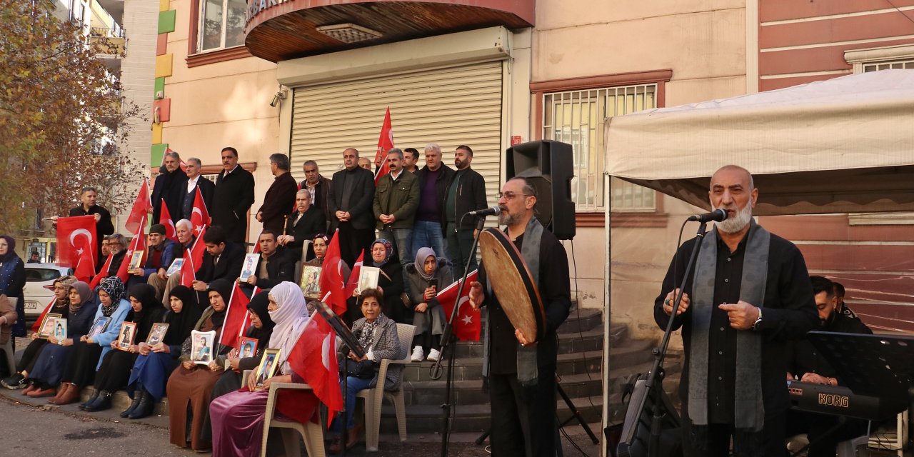 Diyarbakır’da Evlat Nöbeti Tutan Ailelere Dayanışma Konseri