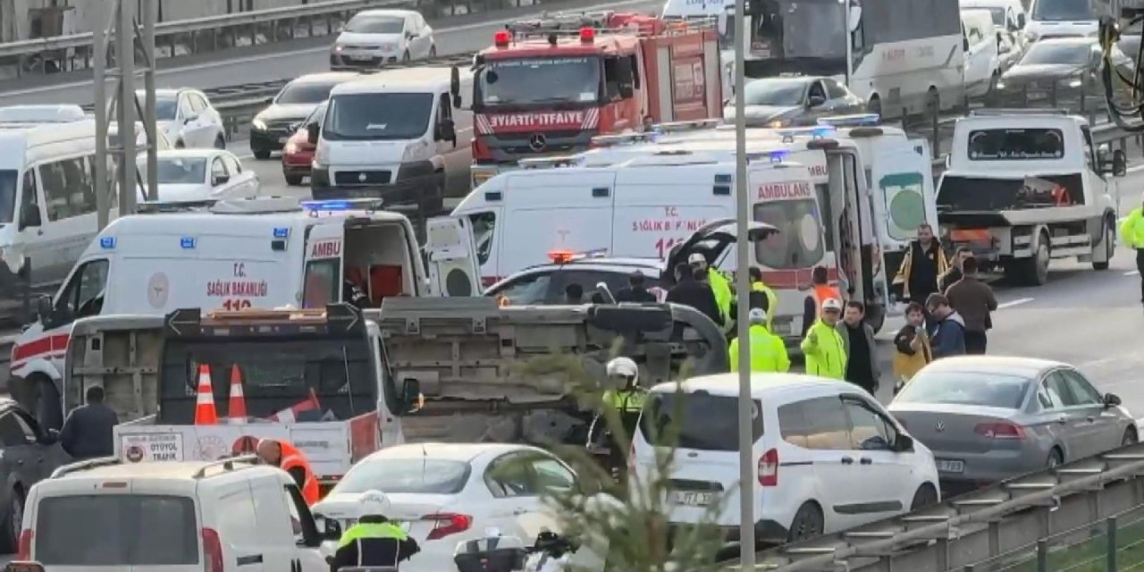 TEM otoyolunda öğrenci servisi devrildi