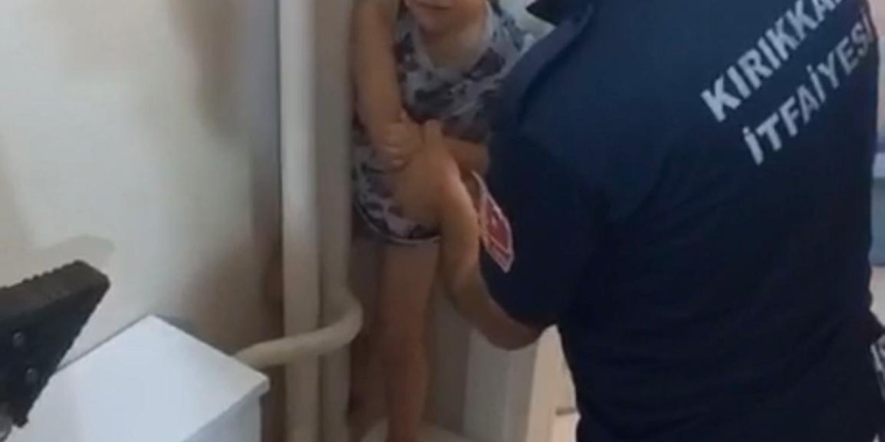 Kalorifer Borusu İle Duvar Arasına Sıkışan Çocuğu İtfaiye Kurtardı