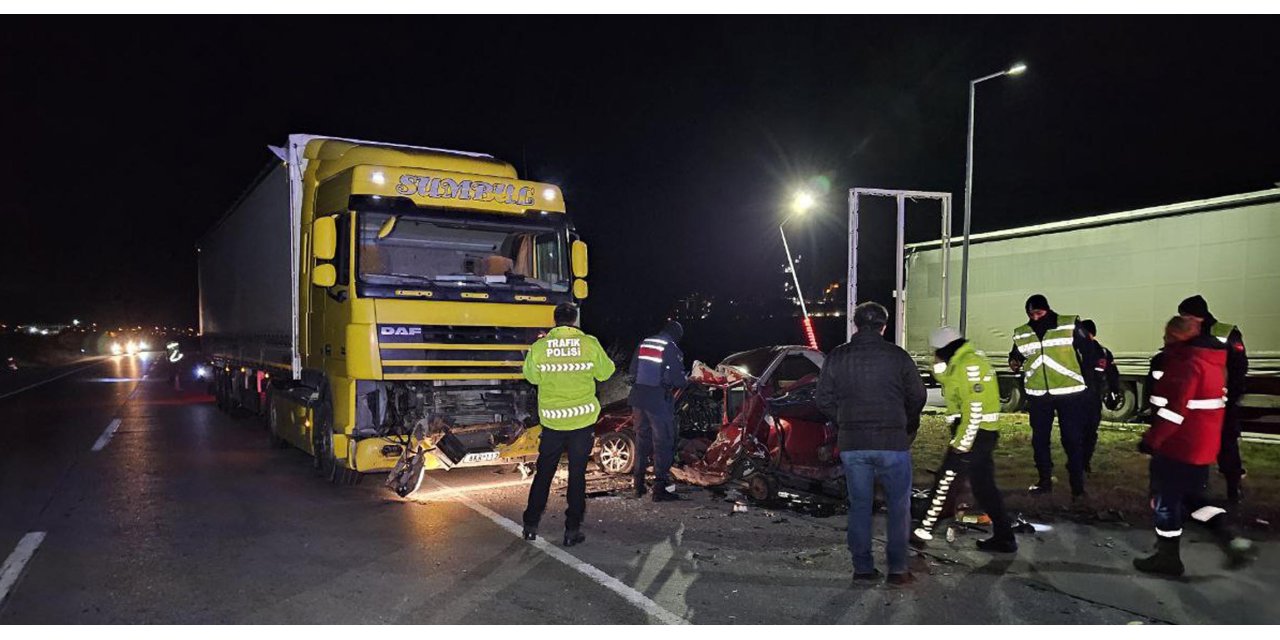 Edirne'de TIR'la çarpışan otomobilin sürücüsü öldü; kaza kamerada