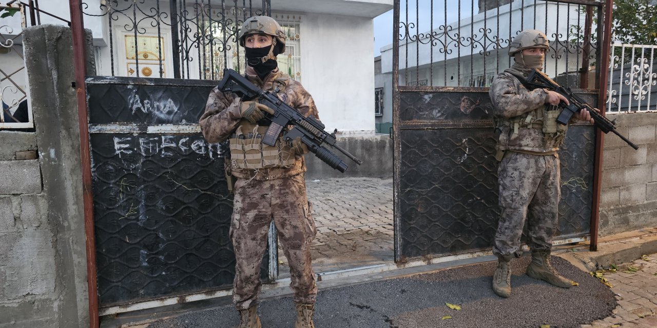 Adana'da uyuşturucu operasyonu: 25 şüpheli hakkında gözaltı kararı