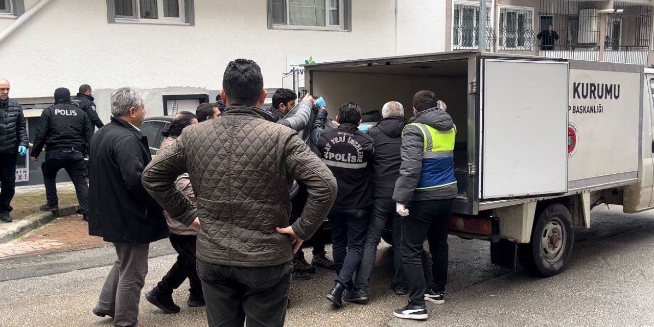 Cam silerken 4'üncü kattan düşüp öldü