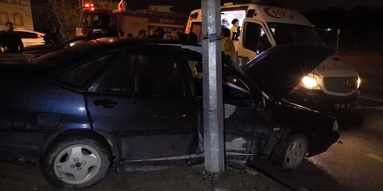 Bursa'da 2 otomobil çarpıştı; 1 yaralı