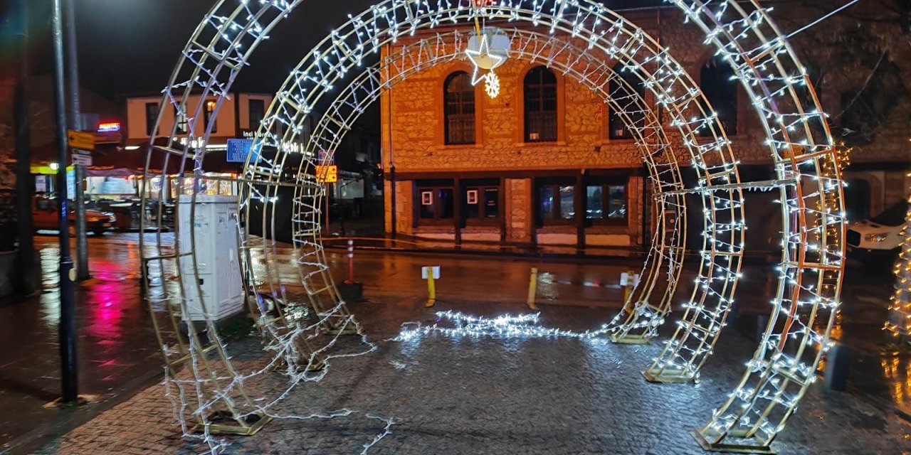 ESKİŞEHİR’de belediyenin yeni yıl etkinlik alanına zarar veren şüpheli gözaltına alındı