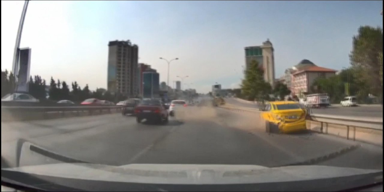 Maltepe'de Hatalı Şerit Değiştiren Aracın Neden Olduğu Kaza Kamerada