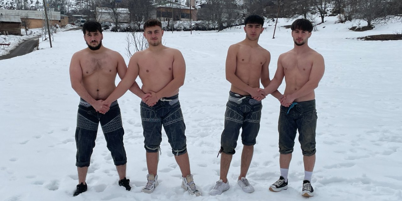 Karda güreş provası