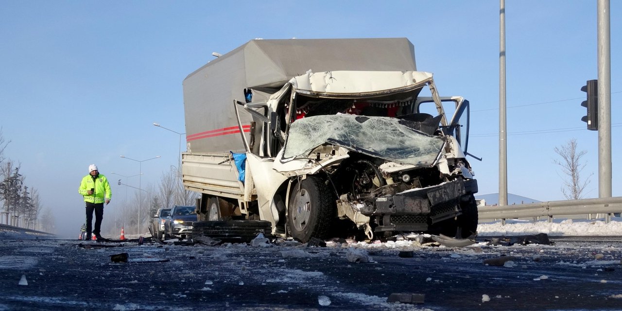 Erzurum'da sis kazası; 2 yaralı