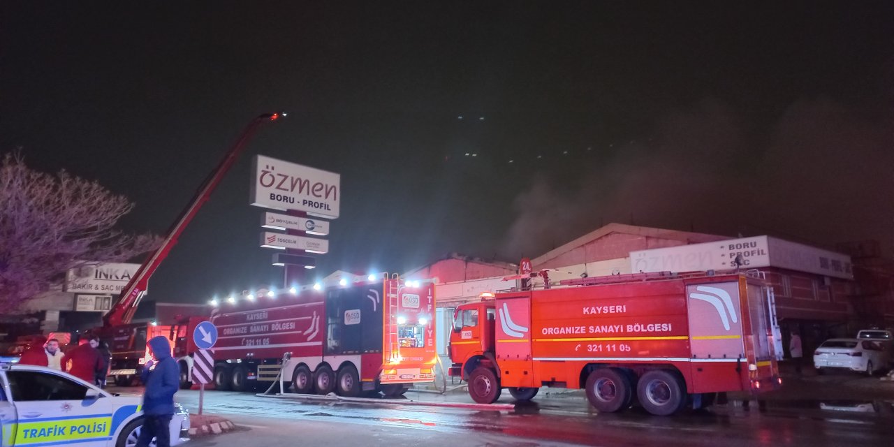 Kayseri Organize Sanayi Bölgesinde boru profil fabrikasında yangın (2)