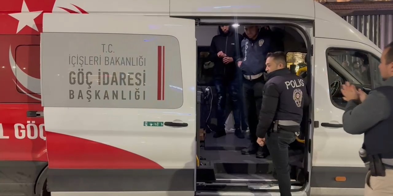 Taksim'de kaçak göçmen denetimi