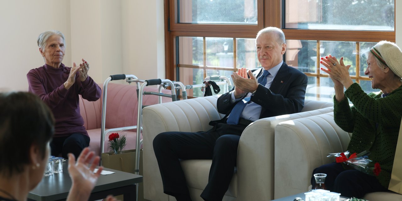 İstanbul- Cumhurbaşkanı Erdoğan, Darülaceze sakinleriyle bir araya geldi / Görüntü eklendi