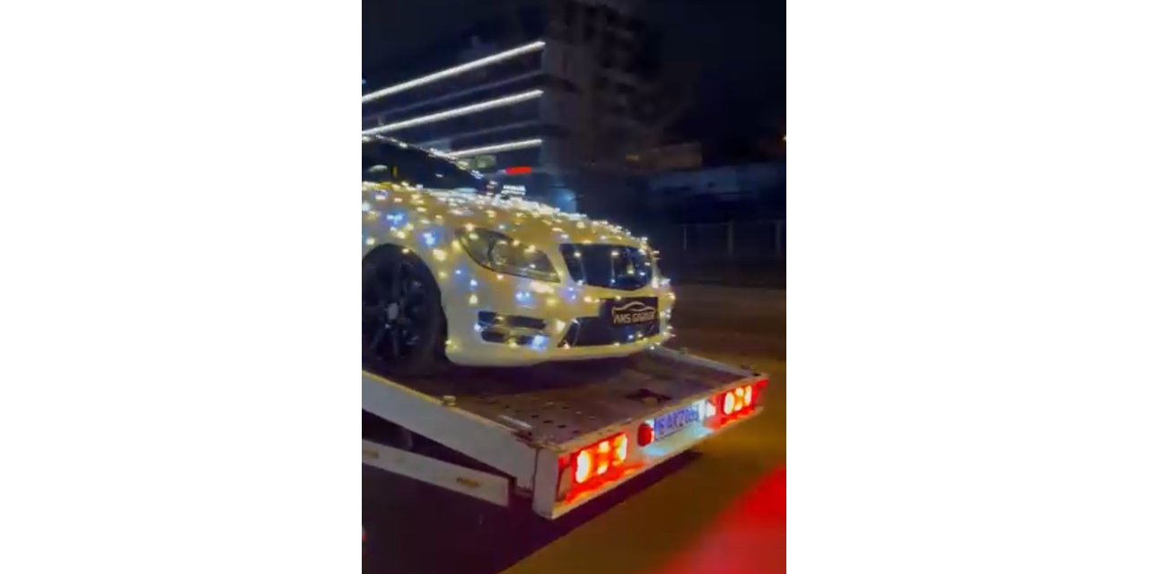 Renkli Lambalarla Süsledikleri Araçlarıyla Caddelerde Tur Attılar; O Anlar Kamerada