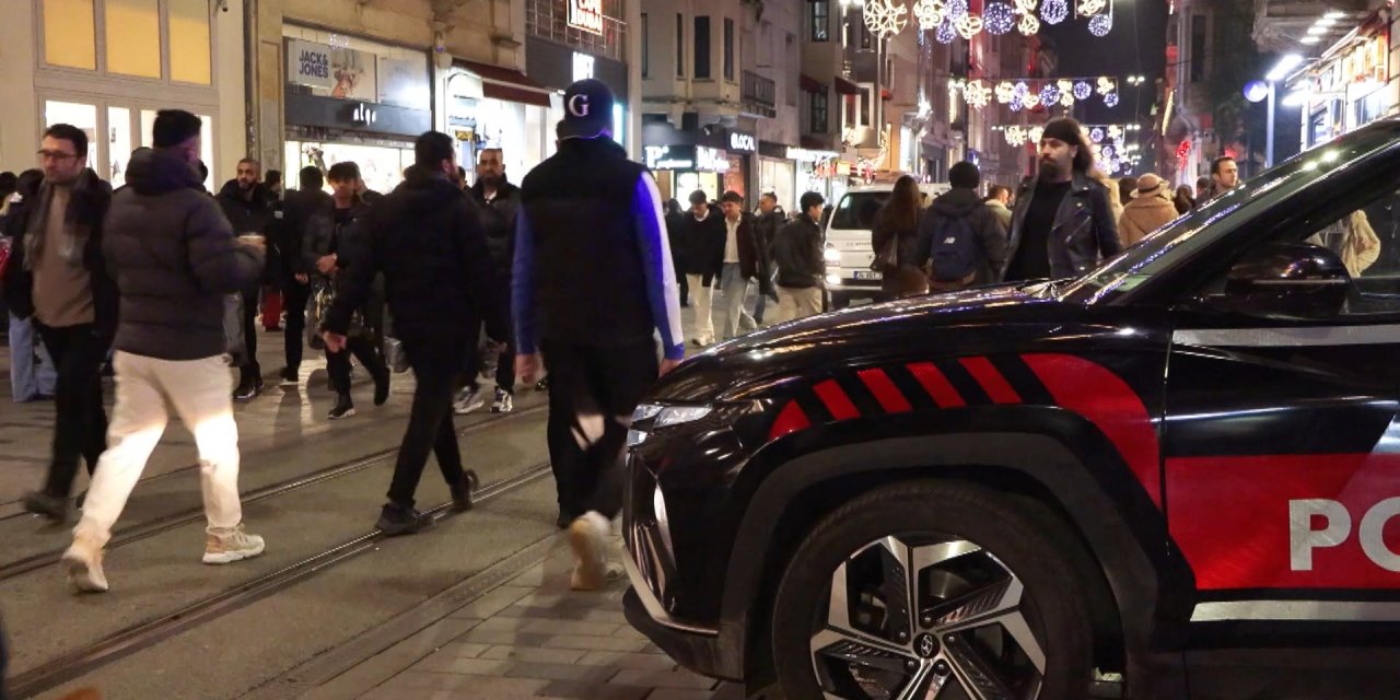 İstanbul- Yeni yıla saatler kala Taksim Meydanı havadan görüntülendi