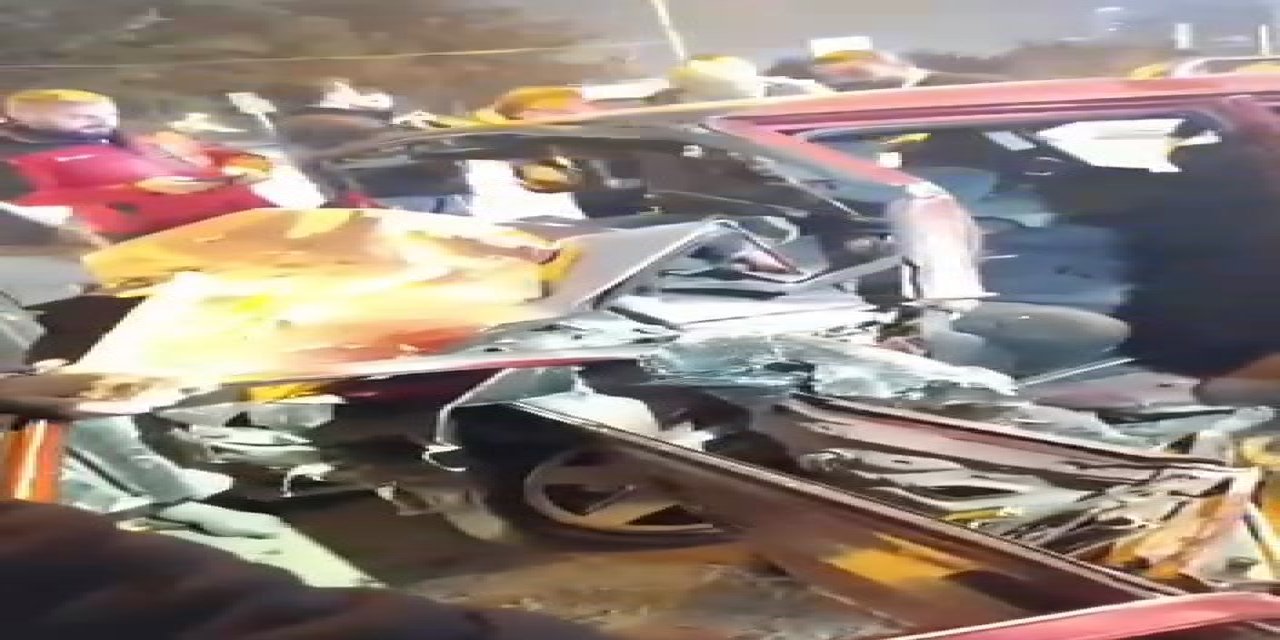 İstanbul - Eyüpsultan’da otomobil İETT otobüsüyle çarpıştı: 2 ölü