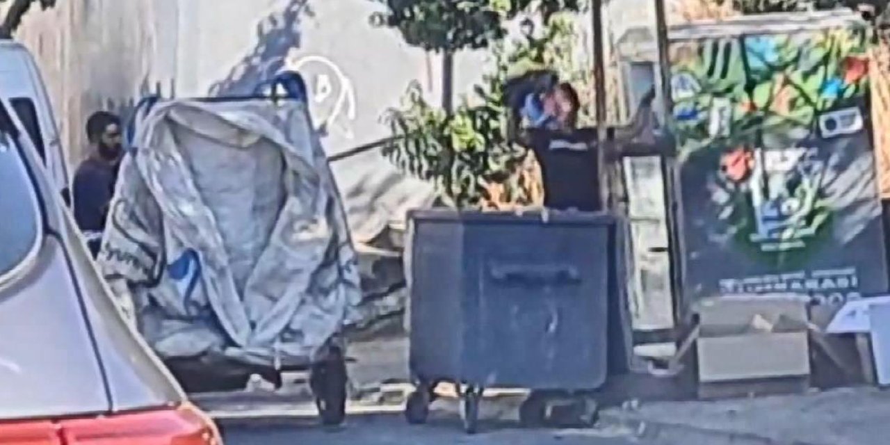 Ümraniye'de Giysi Kumbarasından Hırsızlık Kamerada