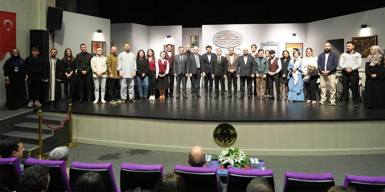 Şehir Tiyatrosu ‘Şükran Trabzon’ Oyunuyla Sahneye Çıktı