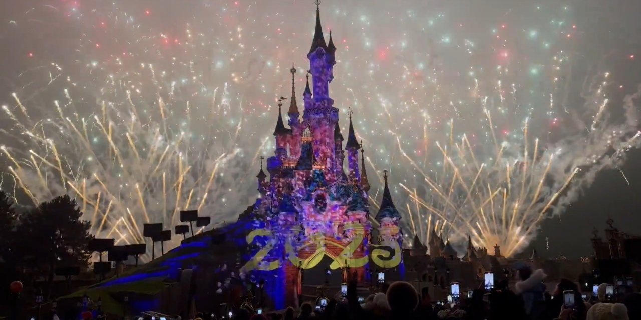 Fransa yeni yıla girdi