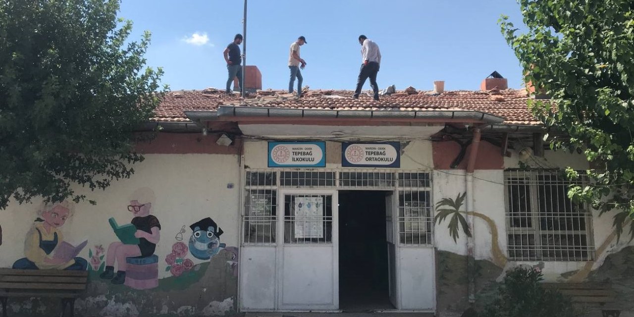 Usta Bulamayınca, Okul Çatısını Kendileri Onardı