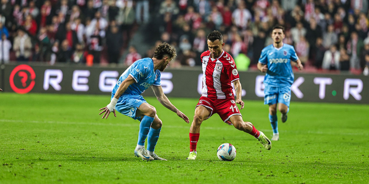 Samsunspor, Karadeniz derbisinde Trabzonspor'u 2-1 yendi