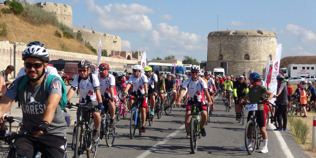 Çanakkale'de Bisikletçilerden 'Şehitlere Saygı Sürüşü'