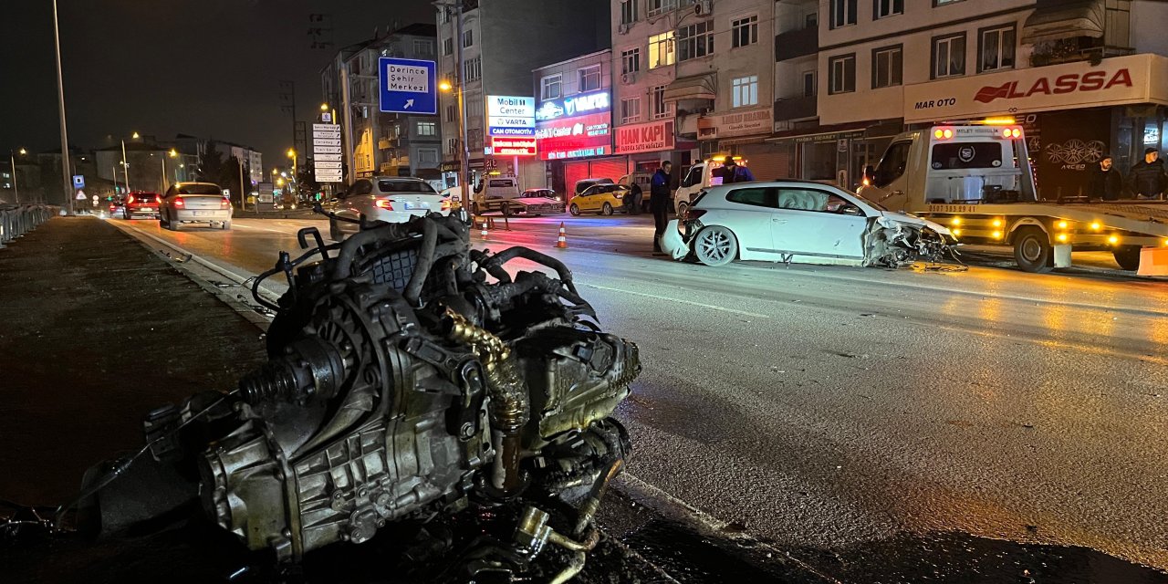 Alkollü sürücünün karıştığı kazada otomobilin motoru koptu: 2 yaralı