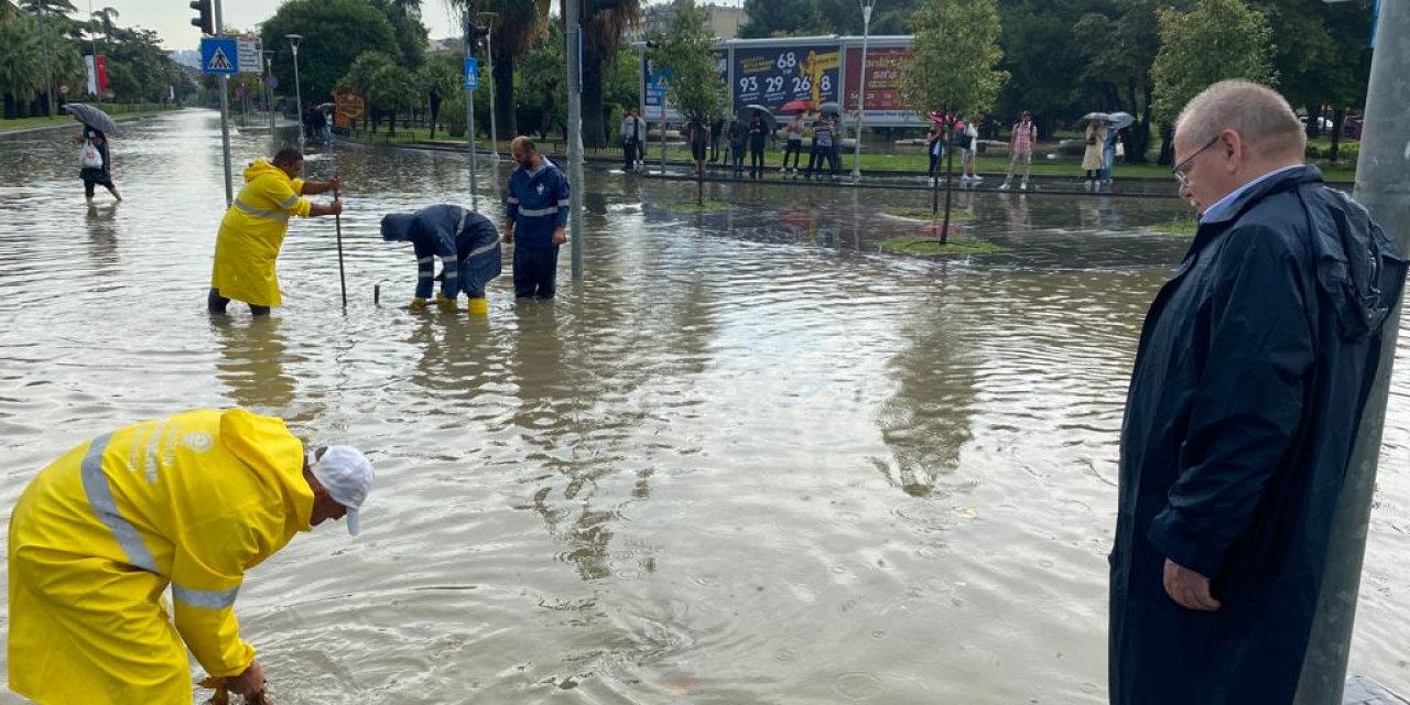 Samsun'da Sağanak, Sele Yol Açtı; Caddeler Göle Döndü (3)