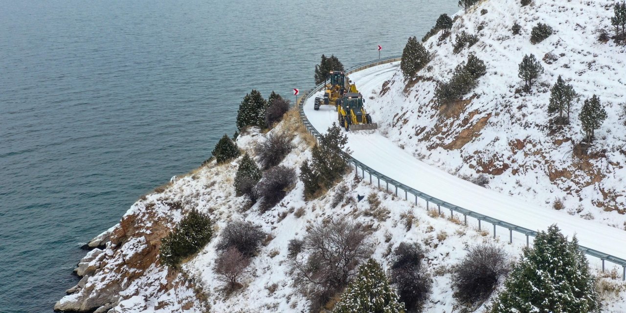 Van'da Kardan Kapanan 463 Mahalle Ve Mezra Yolu Ulaşıma Açıldı