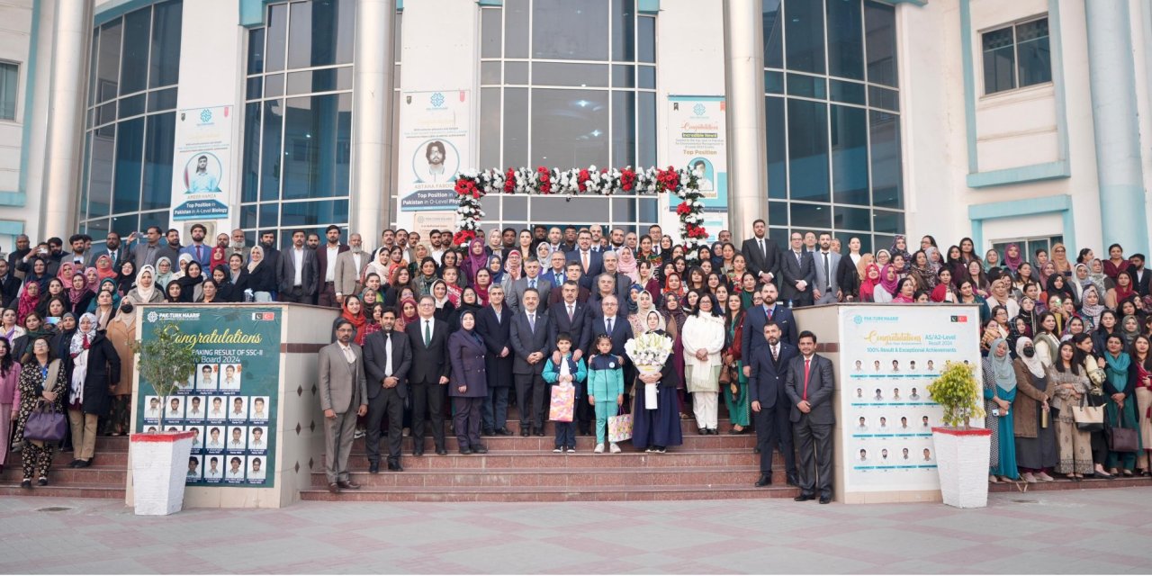 Bakan Tekin, Pakistan Lahor'daki Türkiye Maarif Vakfı'nın Okulunu Ziyaret Etti