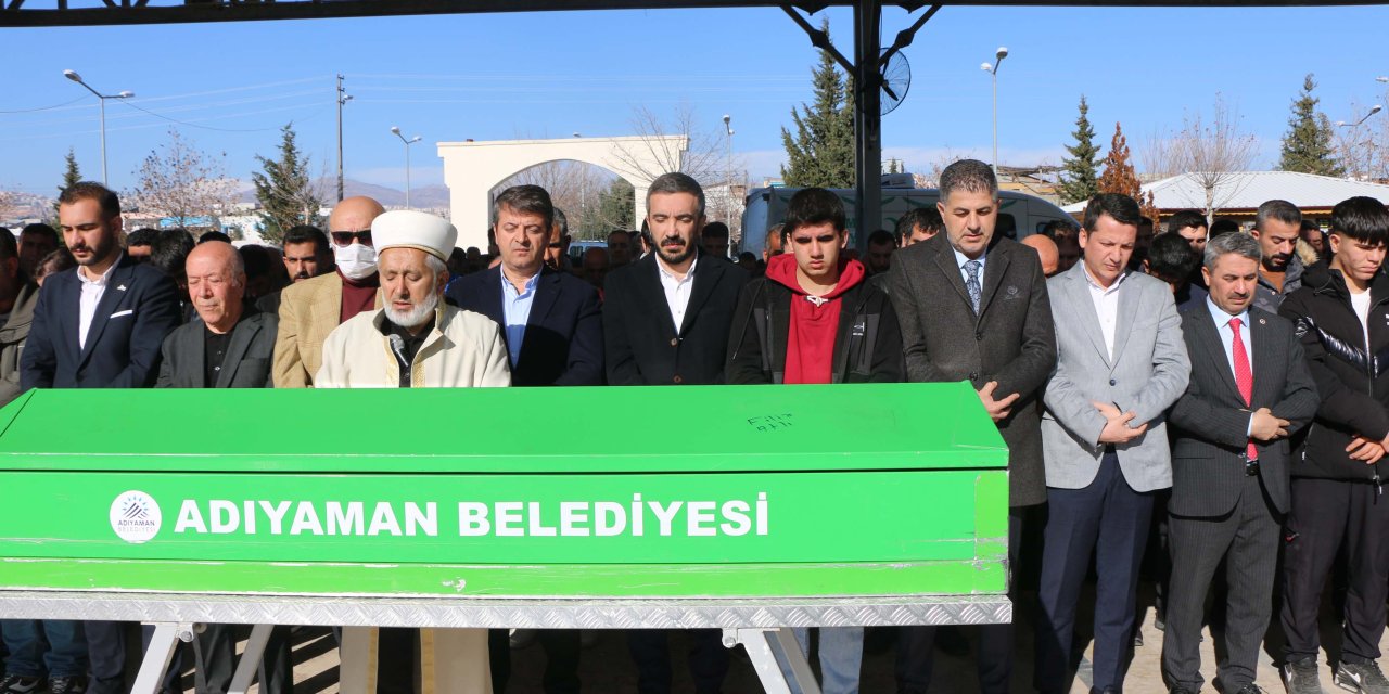 Adıyaman'daki kazada ölen 5 kişi toprağa verildi
