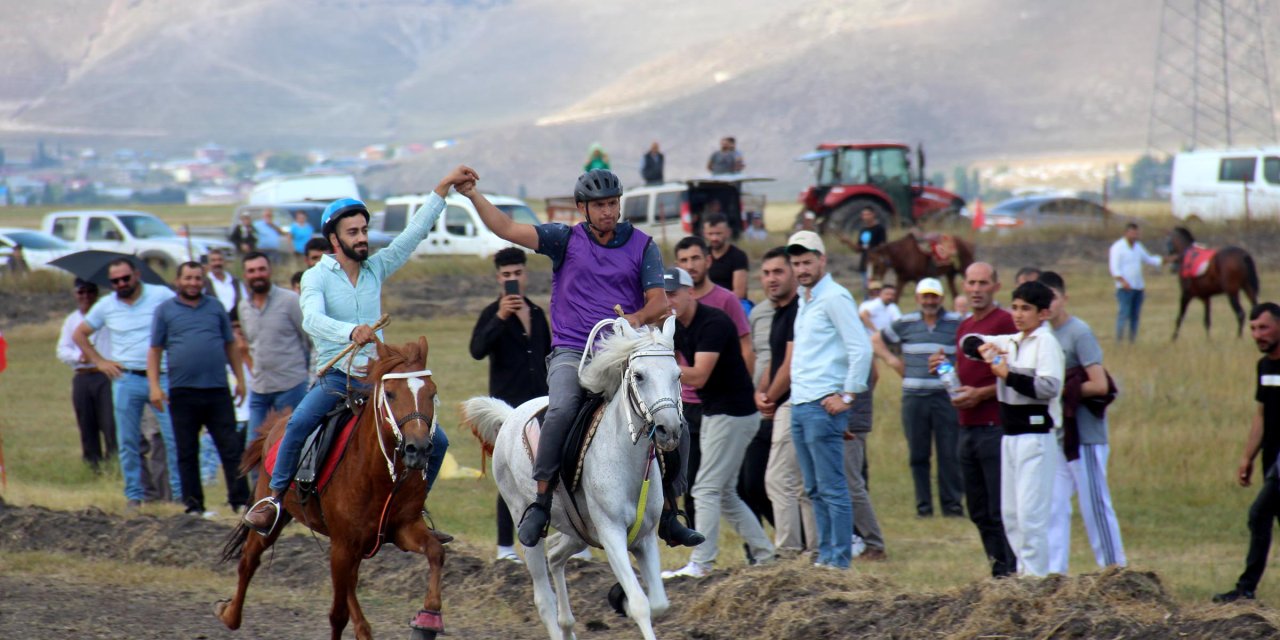Ardahan’da Rahvan At Yarışları Yapıldı