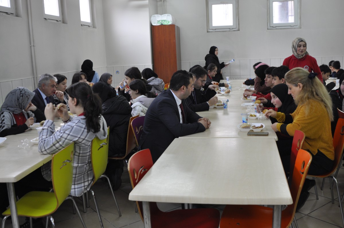 Artvin'de 9 bin 519 öğrenciye ücresiz sıcak yemek veriliyor