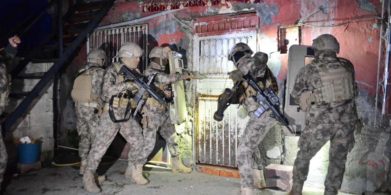 Adana'da uyuşturucu operasyonu: 27 gözaltı kararı