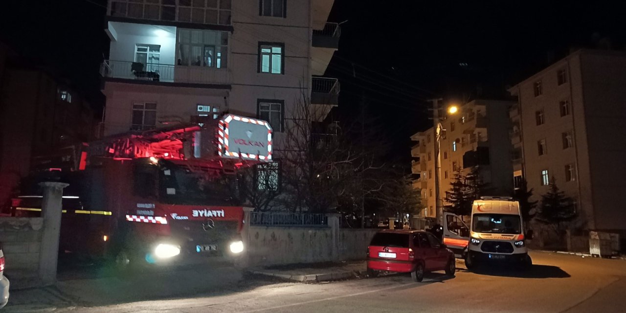İçki içerken 'Hakkınızı helal edin' diye mesaj attı, itfaiye merdiveniyle girilen evde uyurken bulundu