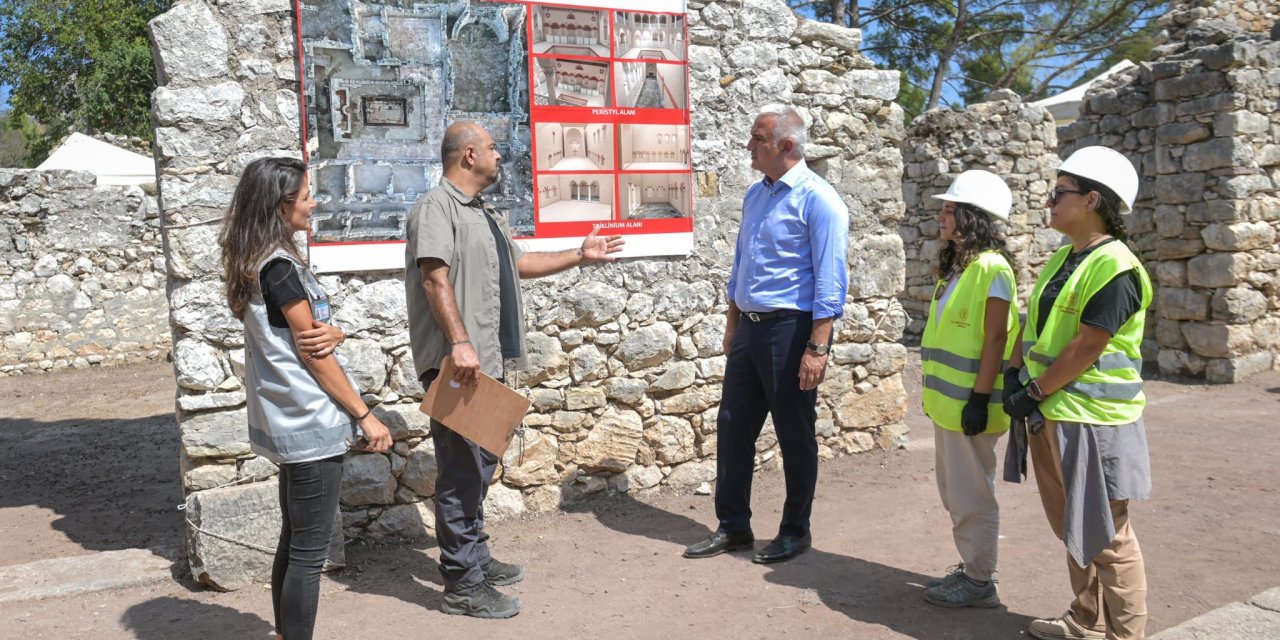 Bakan Ersoy, Olimpos Antik Kenti'ndeki Çalışmaları İnceledi