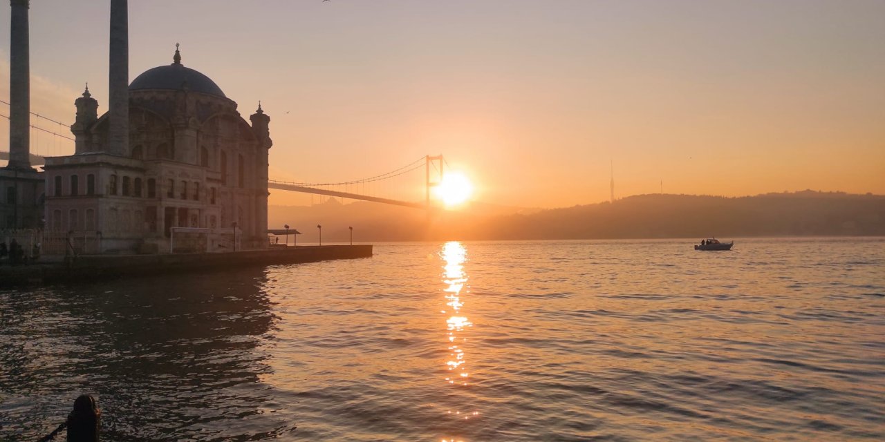 İstanbul Boğazı’nda sis ekili oluyor