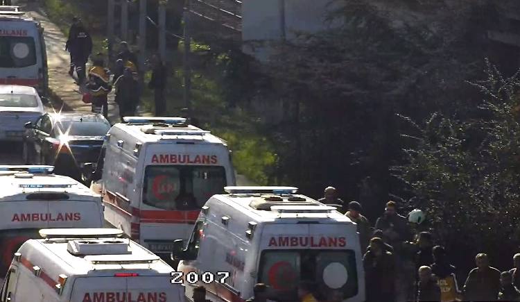 İstanbul -Esenler'de makas atan sürücünün çarptığı araç takla attı: 6 yaralı