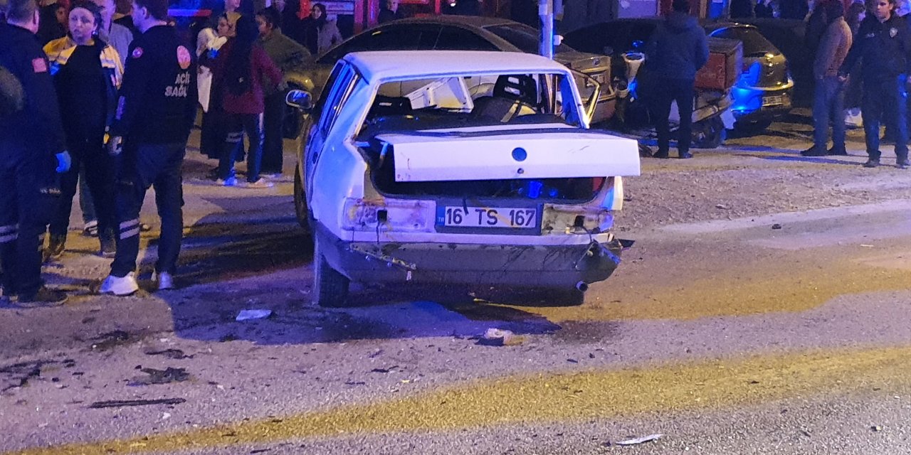 Bursa’da iki otomobil çarpıştı: 4 yaralı