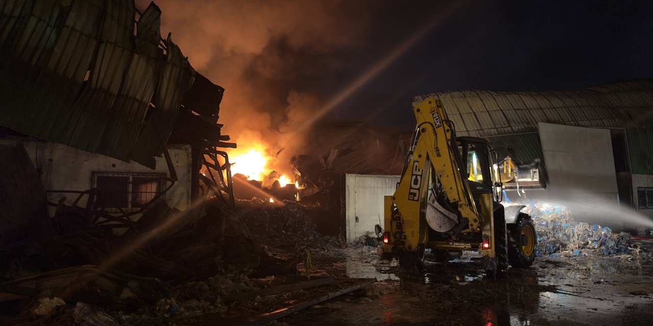 Adana'da geri dönüşüm tesisinde yangın (3)