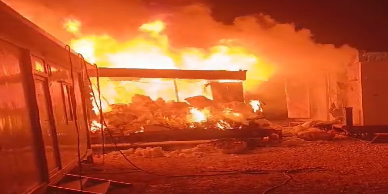 Petrol arama çalışmalarında görevli personelin kaldığı 2 konteyner yandı