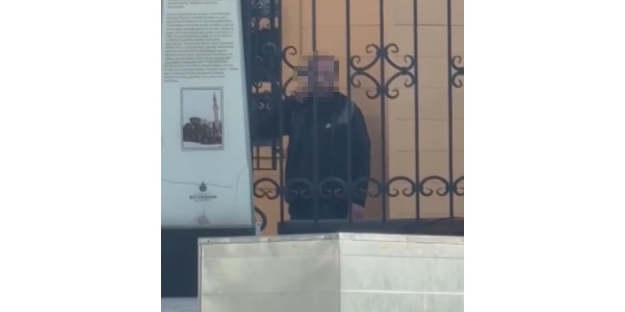 Fatih’te öğle namazından çıkan cemaate bıçakla saldırdı