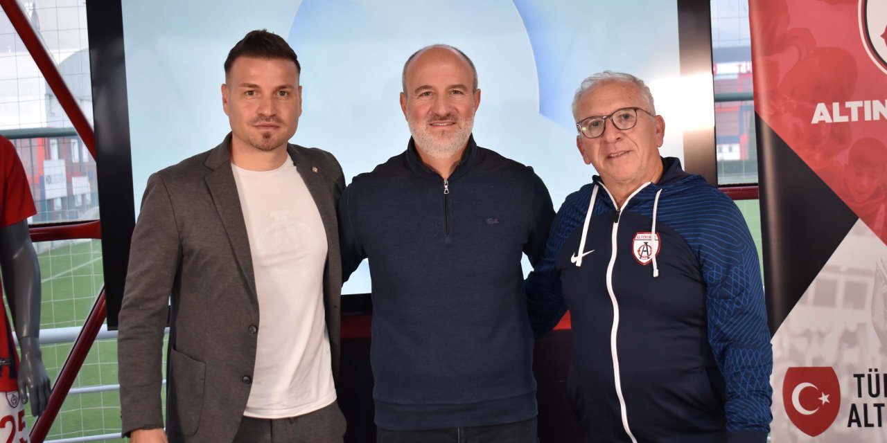 Altınordu'da Ersan Parlatan imzaladı